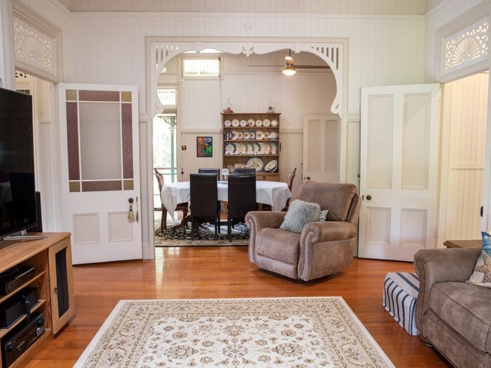Charming Grand 1908 Queenslander in 9