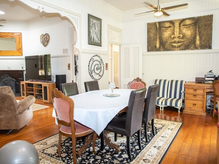 Charming Grand 1908 Queenslander in 10