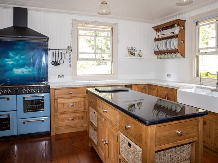 Charming Grand 1908 Queenslander in 11