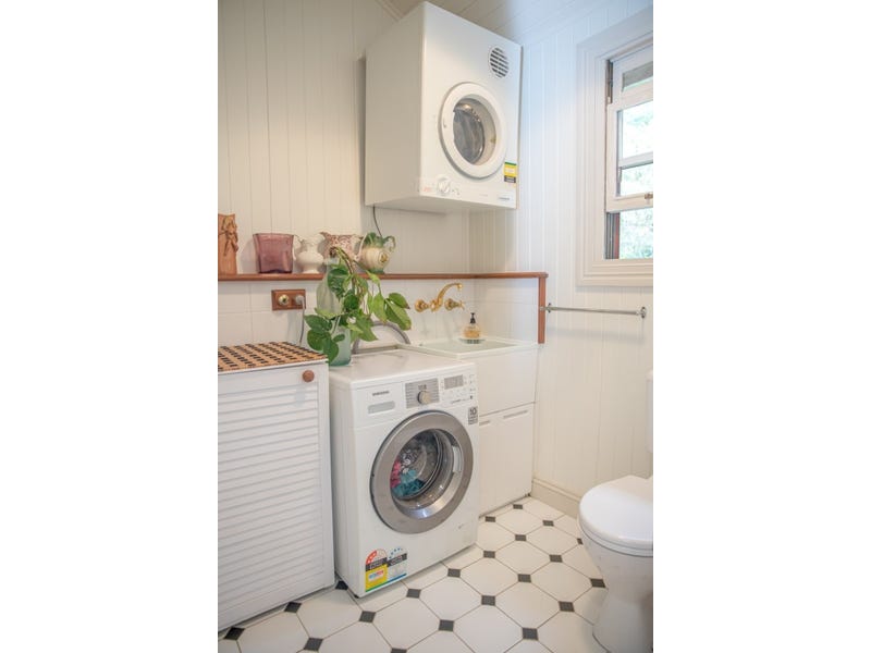 Charming Grand 1908 Queenslander in 14