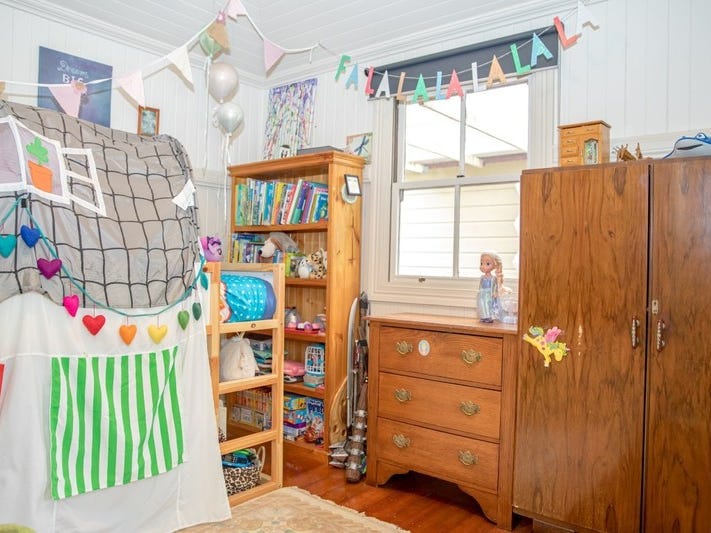 Charming Grand 1908 Queenslander in 16