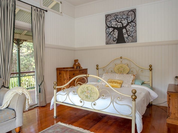Charming Grand 1908 Queenslander in 18