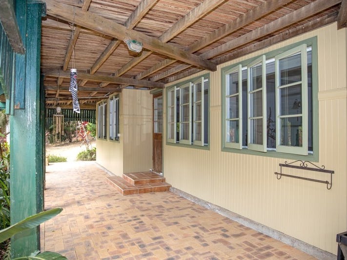 Charming Grand 1908 Queenslander in 25