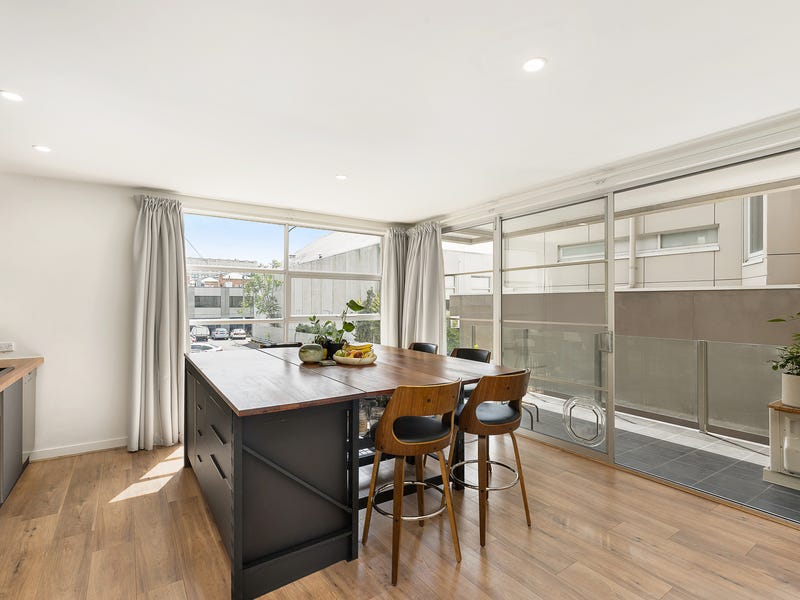 Newly renovated two-level apartment in 2