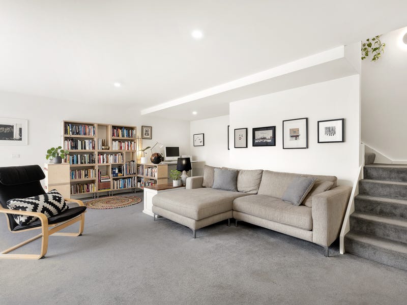 Newly renovated two-level apartment in 3