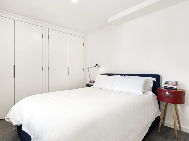 Newly renovated two-level apartment in 5