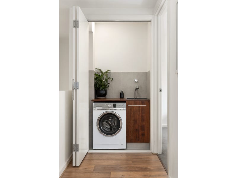 Newly renovated two-level apartment in 6