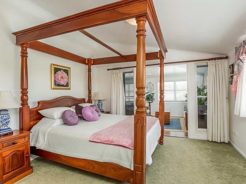 Beautifully restored Queenslander on 40 7