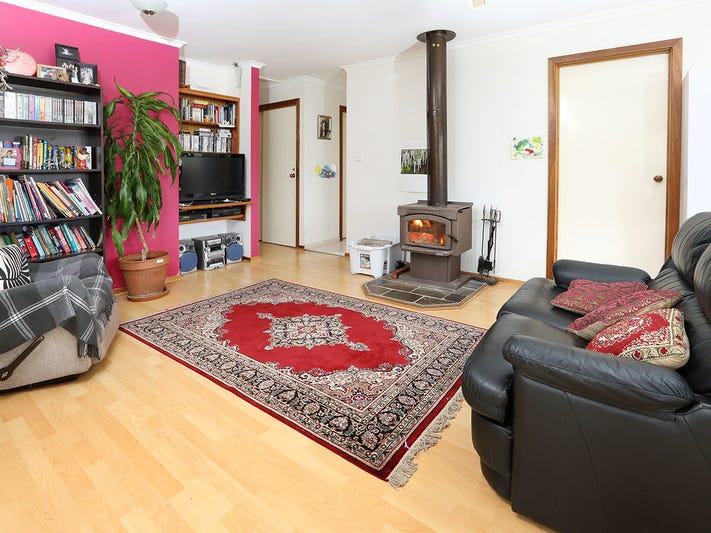 Lovely 3 bedroom weatherboard house 4