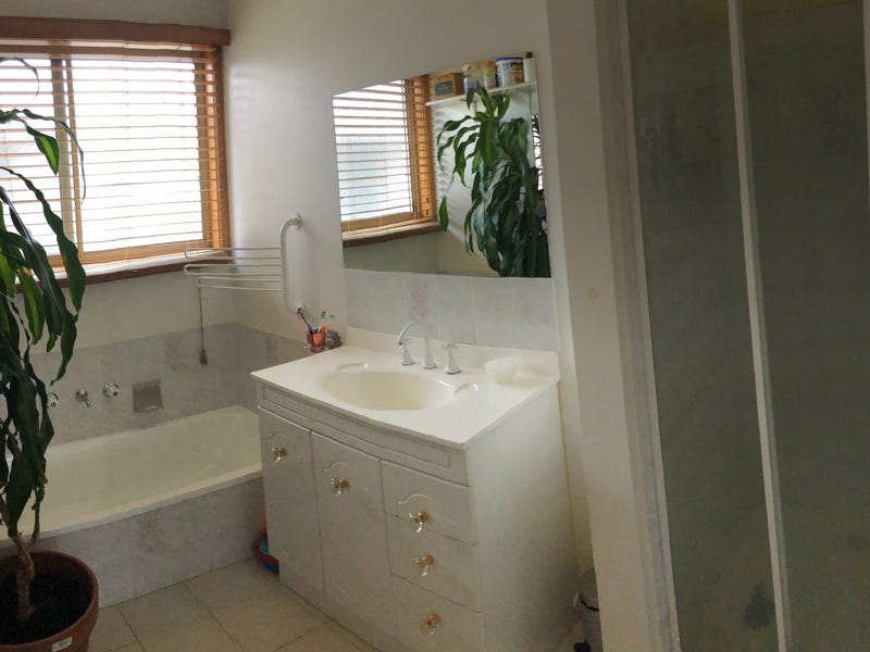 Lovely 3 bedroom weatherboard house 8
