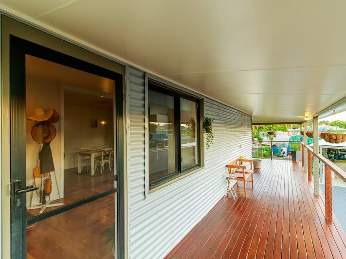Fully Renovated House close to 7