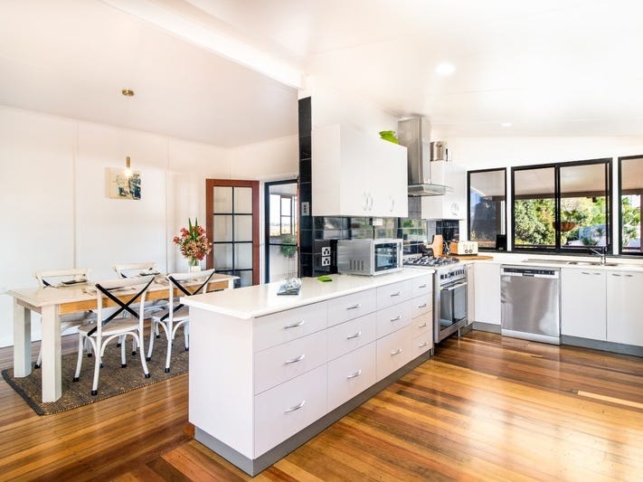 Fully Renovated House close to 12