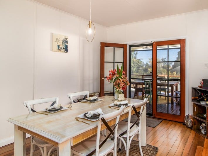 Fully Renovated House close to 13