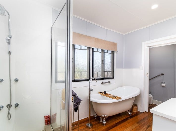Fully Renovated House close to 14