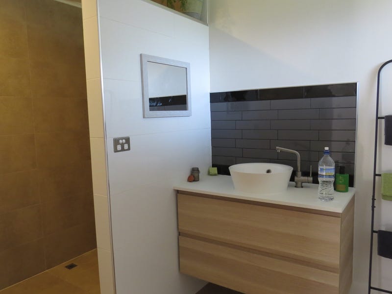 Fully Renovated House close to 16