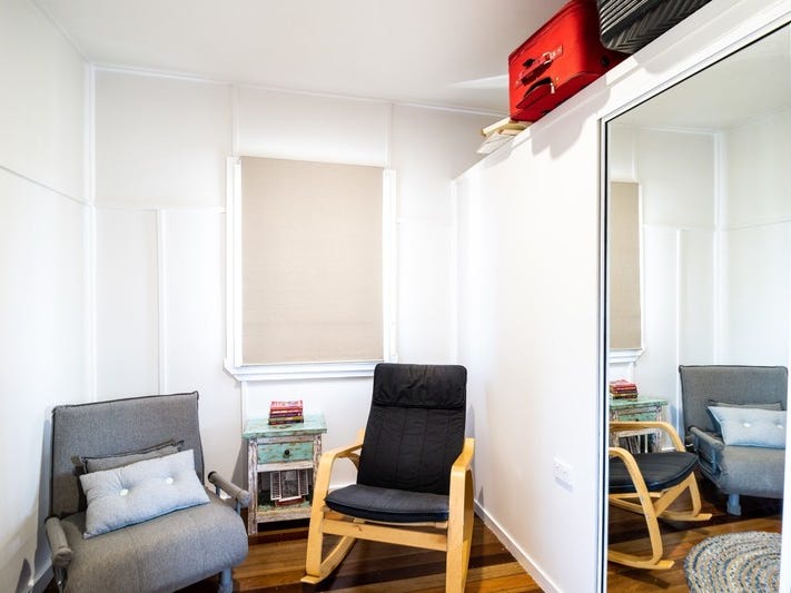 Fully Renovated House close to 22