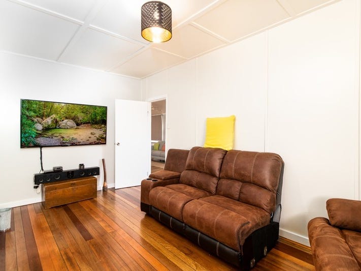 Fully Renovated House close to 25