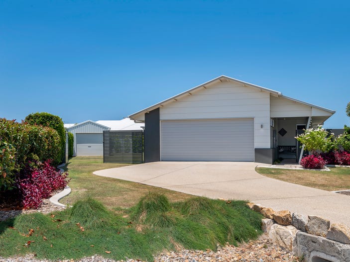 Gorgeous Home, Pool, Sheds and Solar