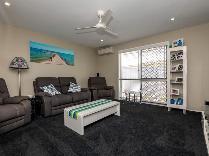 Gorgeous Home, Pool, Sheds and 3