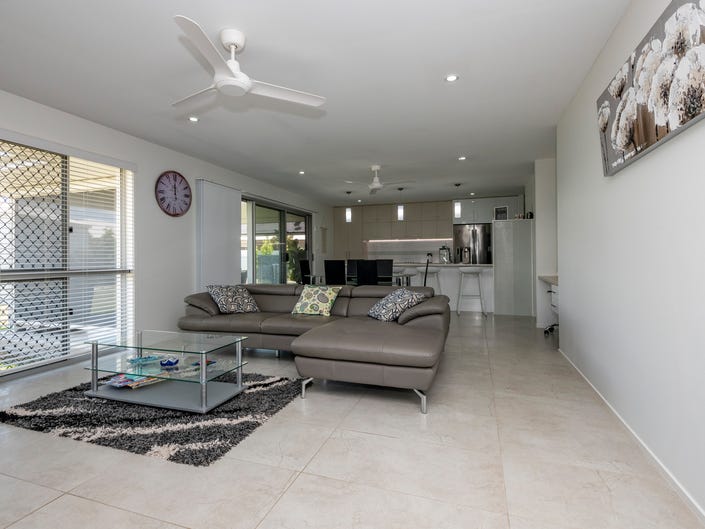 Gorgeous Home, Pool, Sheds and 4