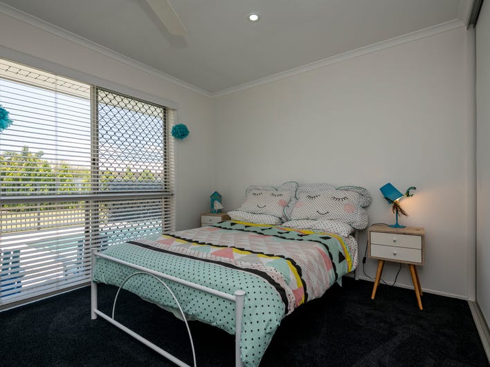 Gorgeous Home, Pool, Sheds and 12