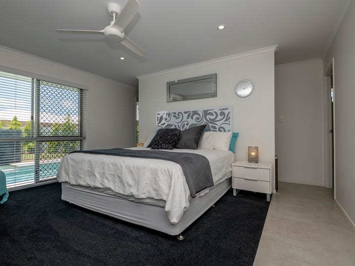 Gorgeous Home, Pool, Sheds and 15