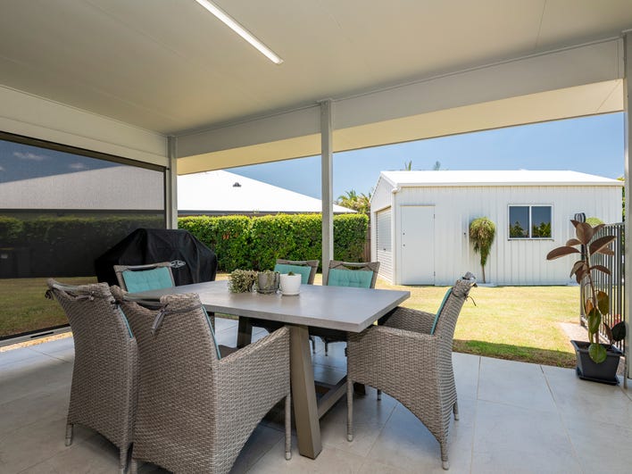 Gorgeous Home, Pool, Sheds and 19