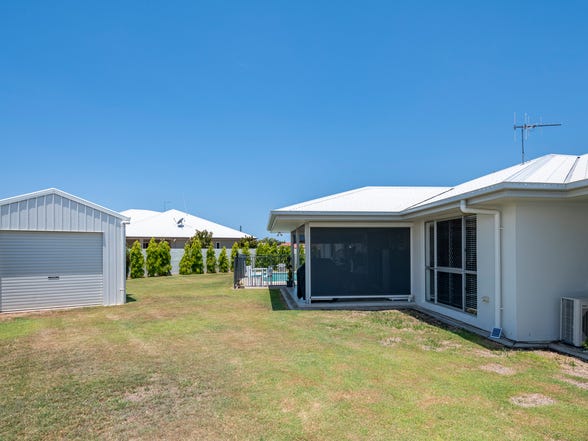 Gorgeous Home, Pool, Sheds and 21