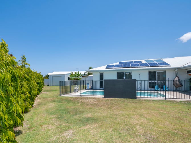 Gorgeous Home, Pool, Sheds and 22