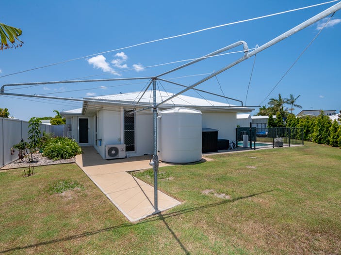 Gorgeous Home, Pool, Sheds and 23