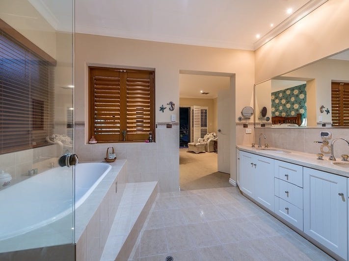 Executive home in world class 10