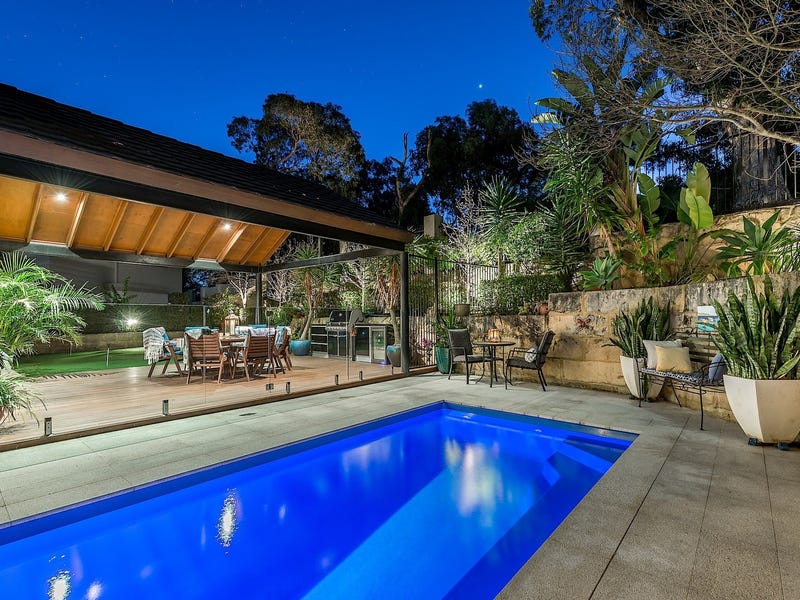 Executive home in world class 12