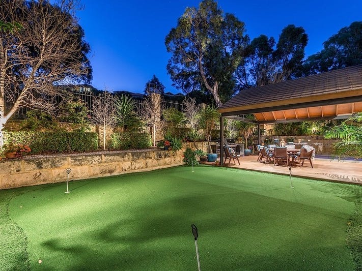 Executive home in world class 13