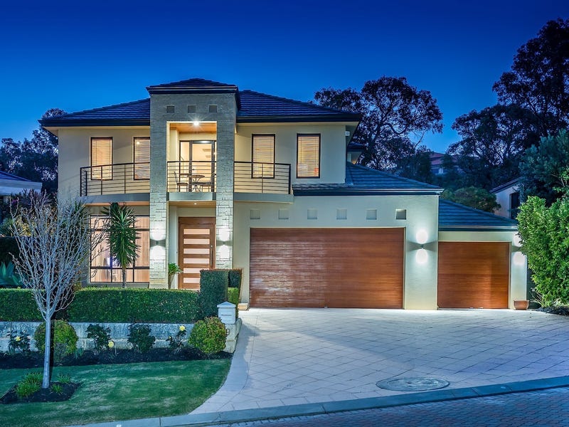 Executive home in world class 16