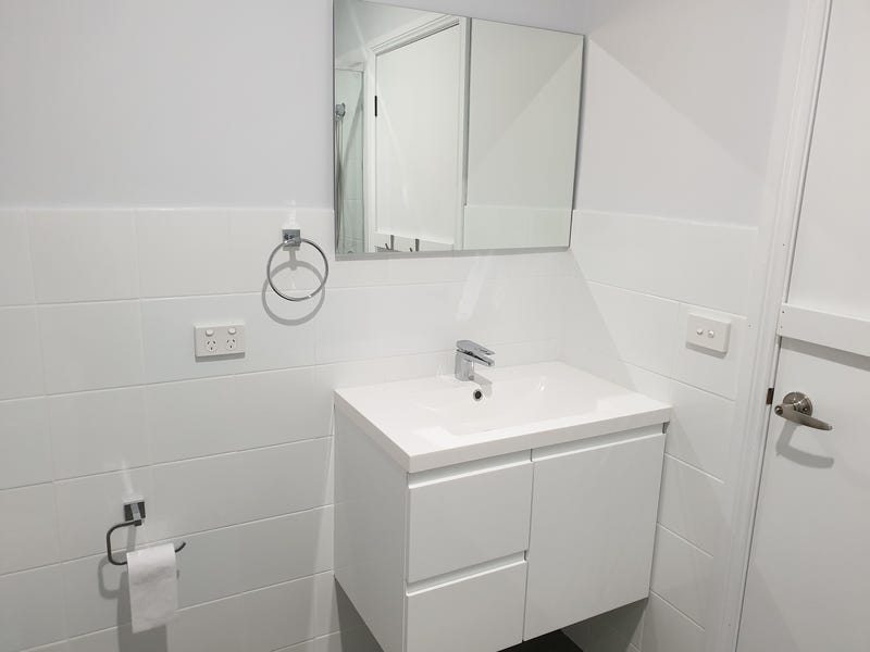 Renovated home, close to Hospital 8