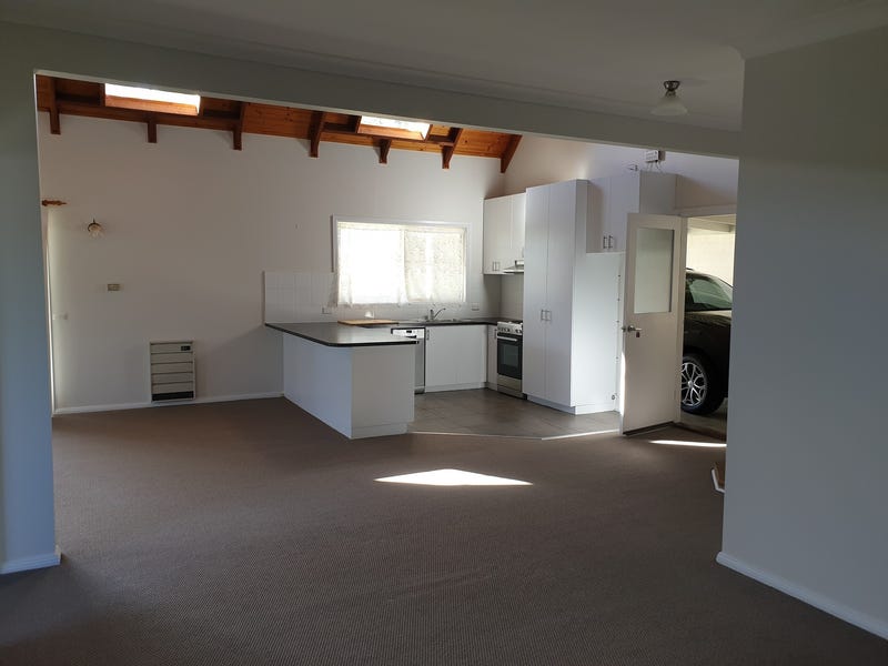 Renovated home, close to Hospital 9