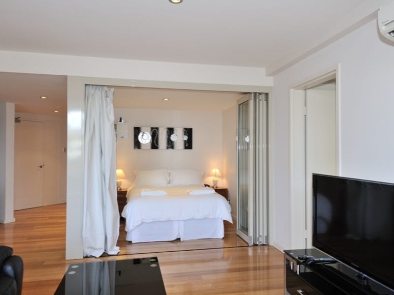 Centrally located large apartment 3