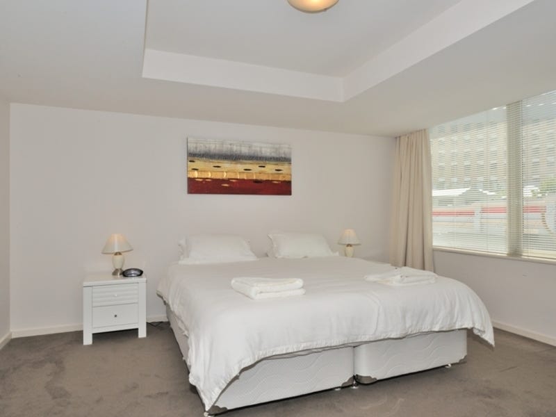 Centrally located large apartment 4