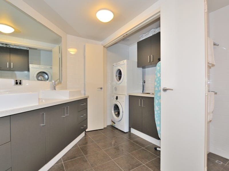 Centrally located large apartment 8