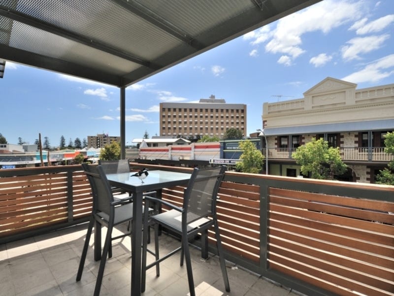 Centrally located large apartment 10