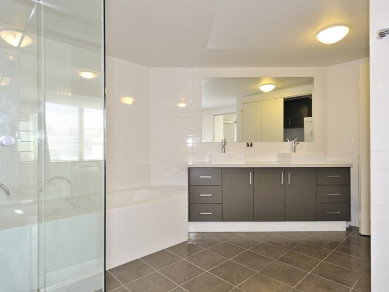 Centrally located large apartment 12