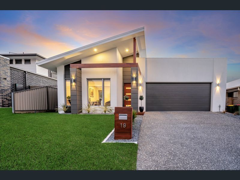 Near New Home In Desired 7