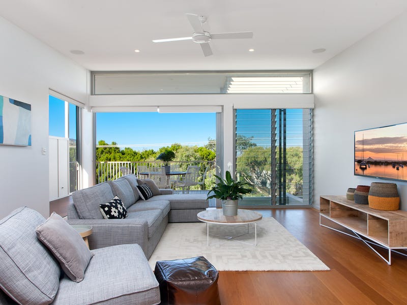 ABSOLUTE BEACHFRONT THE COVES HOUSE ONE