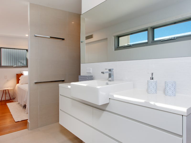 ABSOLUTE BEACHFRONT THE COVES HOUSE 6