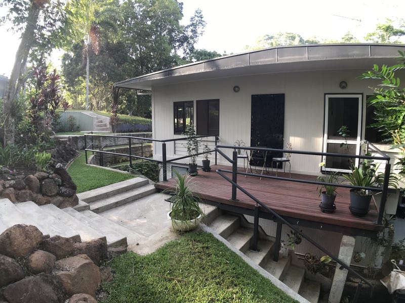 4 Bedroom House + 2 2
