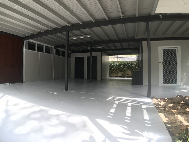 4 Bedroom House + 2 5