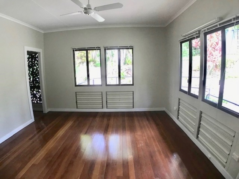 4 Bedroom House + 2 18