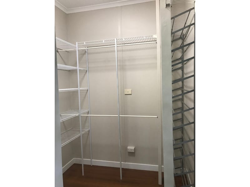 4 Bedroom House + 2 19