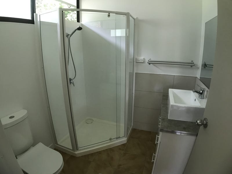 4 Bedroom House + 2 20