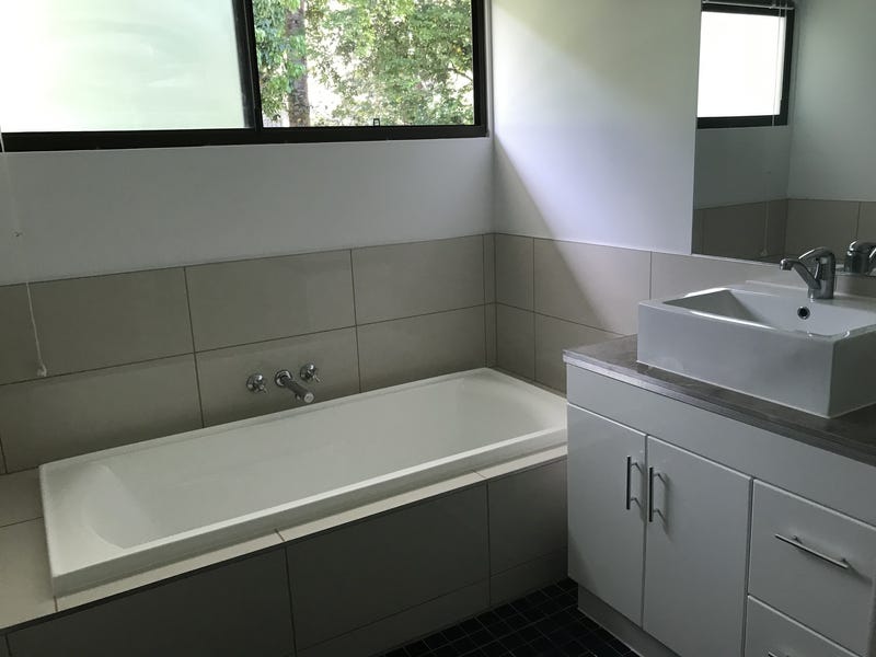 4 Bedroom House + 2 24